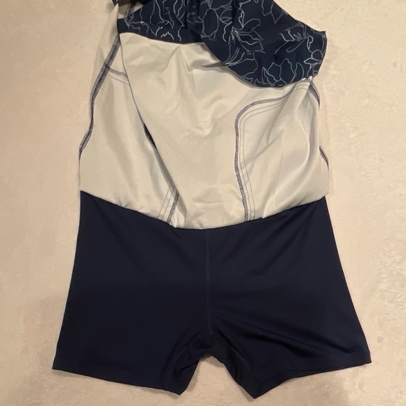 Women’s Cypress Club Navy Skort With White Flowers and Pockets Size Small - Picture 10 of 14